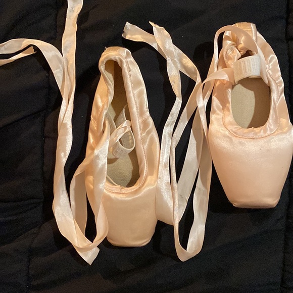 Broken in point shoes 38 Bezioner Bloch copy - Picture 2 of 2